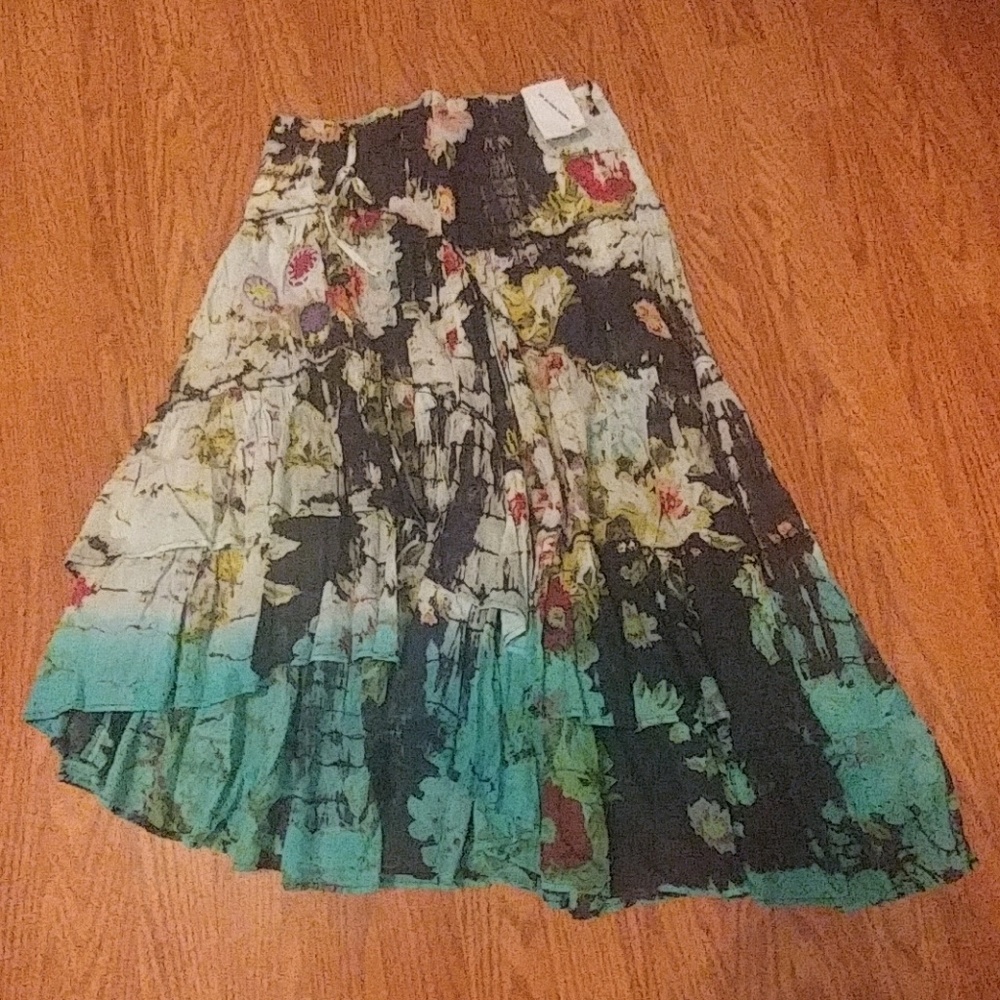 NWT Flowing tropical skirt